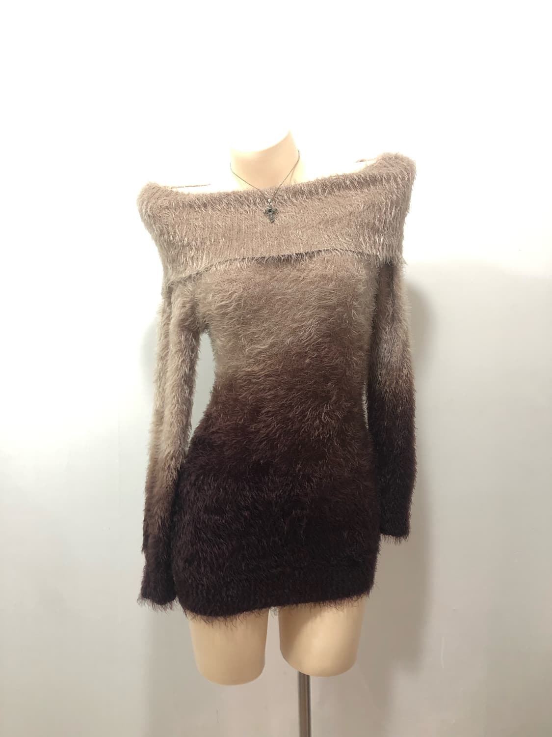 two tone fur off shoulder knit 상품이미지1