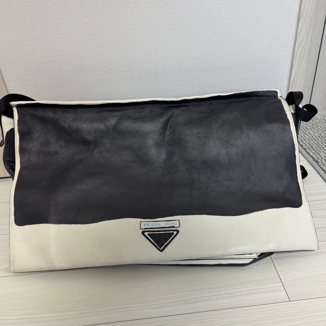 프라다 투톤 레더 크로스백 상품이미지1