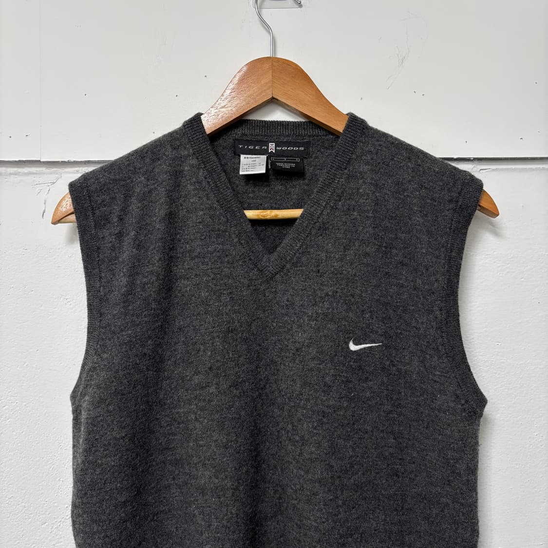 나이키 차콜 스우시 니트조끼 상품이미지2
