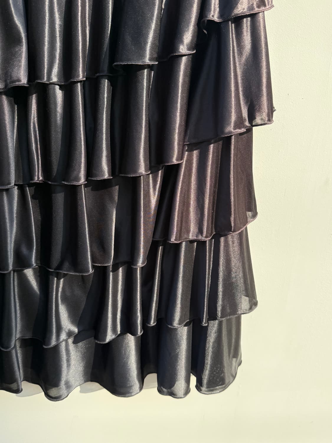 새틴 프릴 롱 스커트 상품이미지4