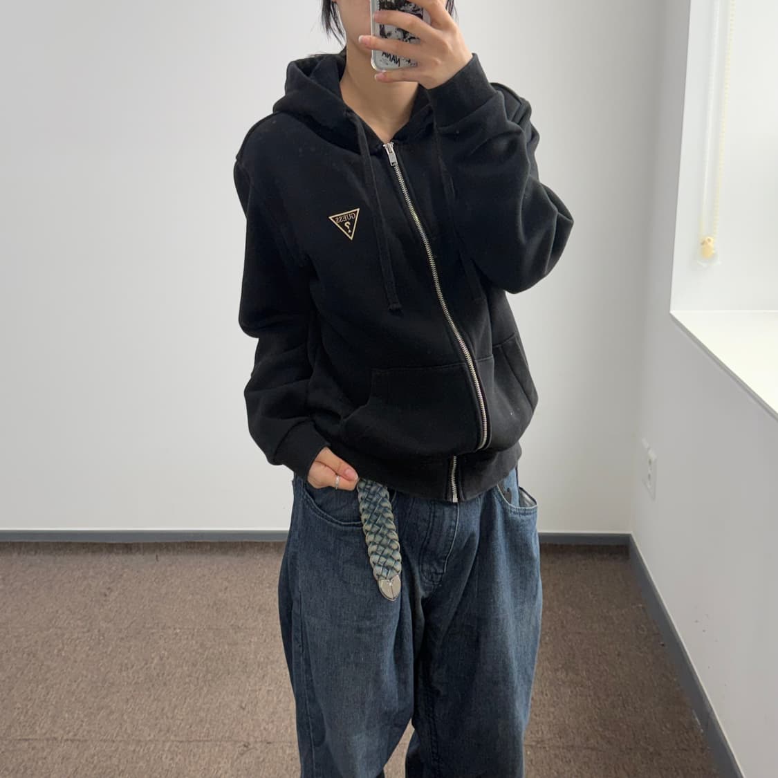 Guess 게스 삼각로고 블랙 후드집업  상품이미지2