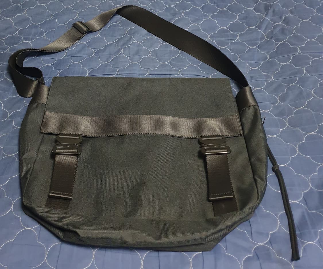 메종미네드 투버클 메신저 크로스백 블랙 상품이미지1