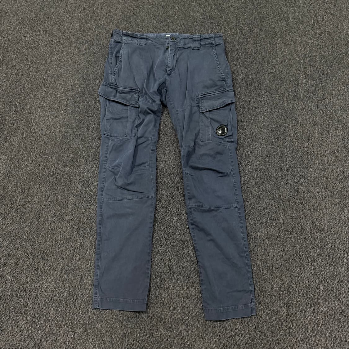 CP컴퍼니 ERGONOMIC FIT 렌즈 카고 팬츠 상품이미지1