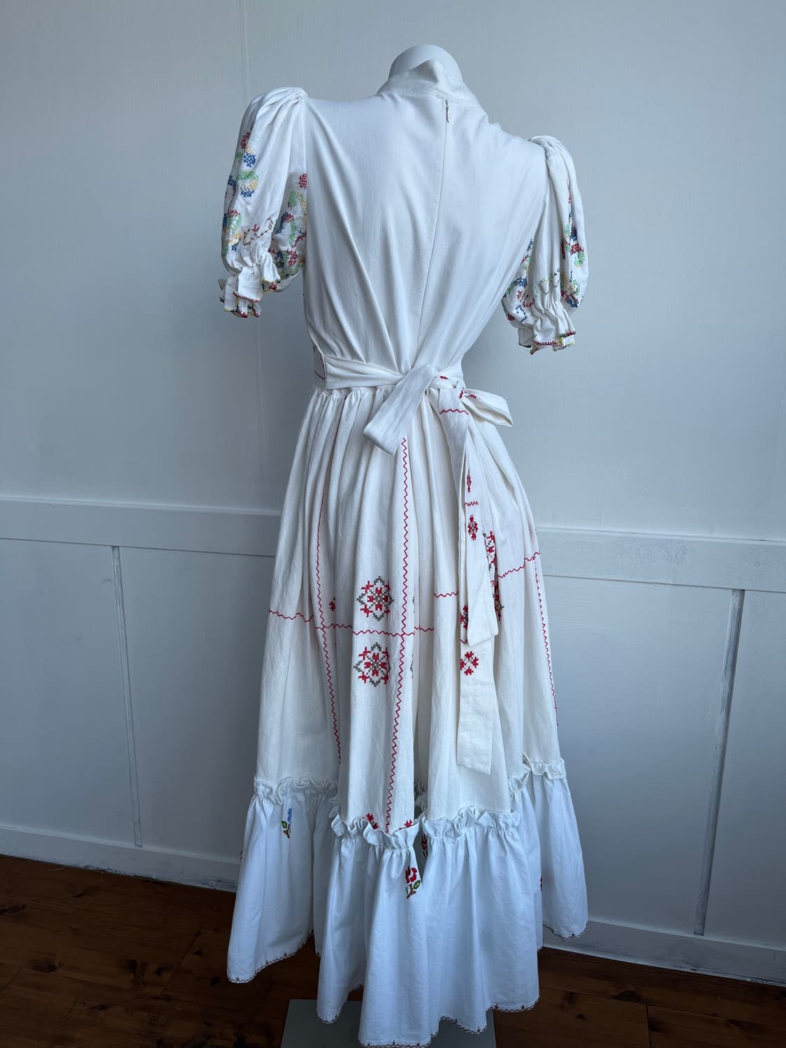 화이트 자수레이스 매듭 롱 원피스 상품이미지5