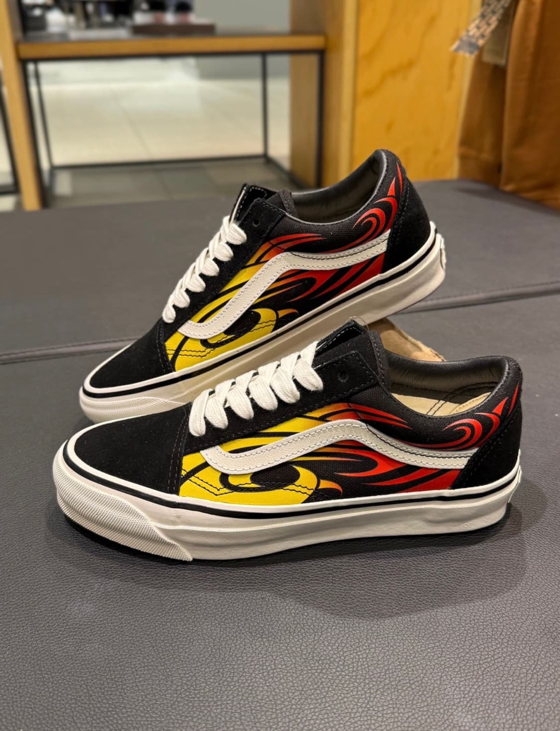 280 반스 플레임 올드스쿨 프리미엄 블랙 화이트 상품이미지1