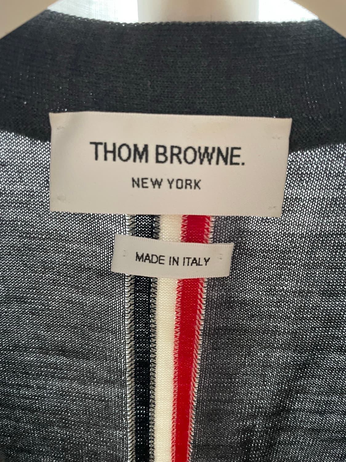 [S급] 톰브라운 백삼선 메리노울 가디건 상품이미지4