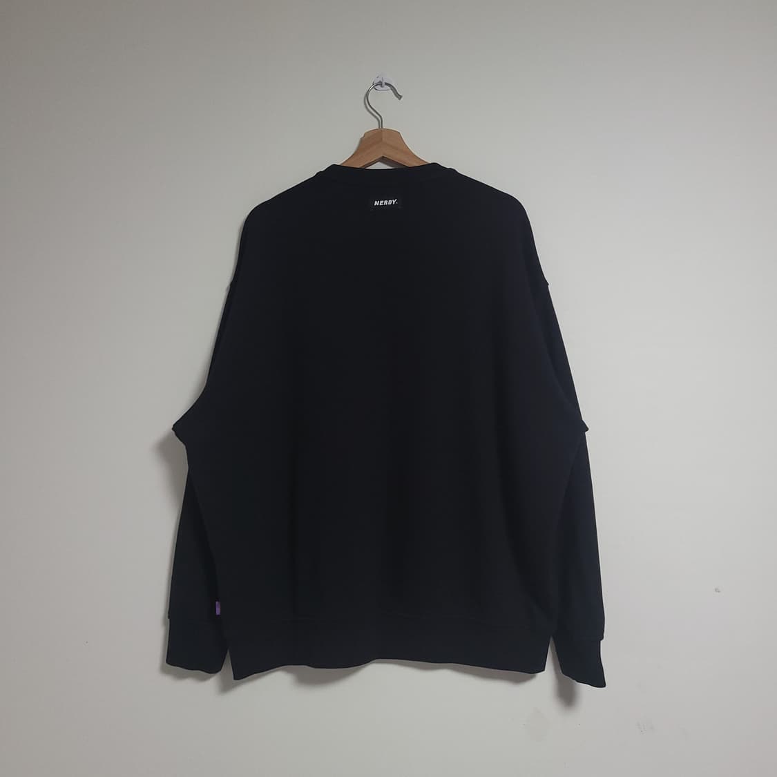(M) NERDY 널디 빅로고 블랙 맨투맨 상품이미지5
