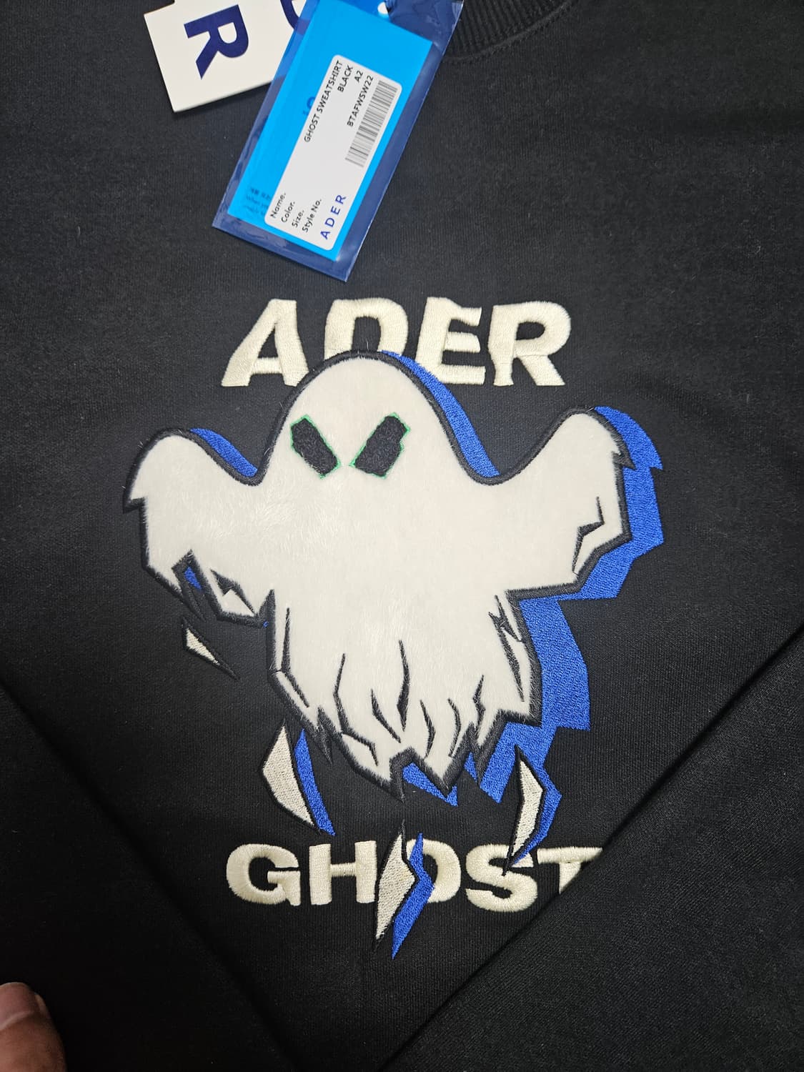 아더에러 고스트 블랙 맨투맨 상품이미지2