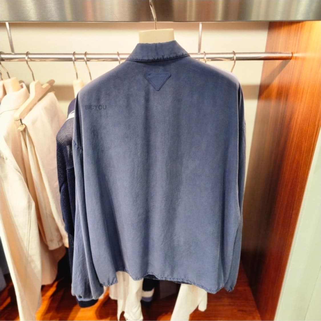 [L] 프라다 실크 자켓 팝니다 상품이미지3