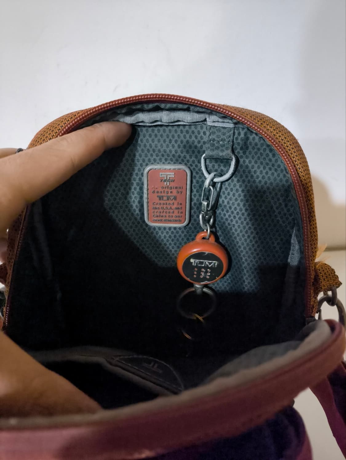 투미 티테크 미니크로스백 상품이미지8