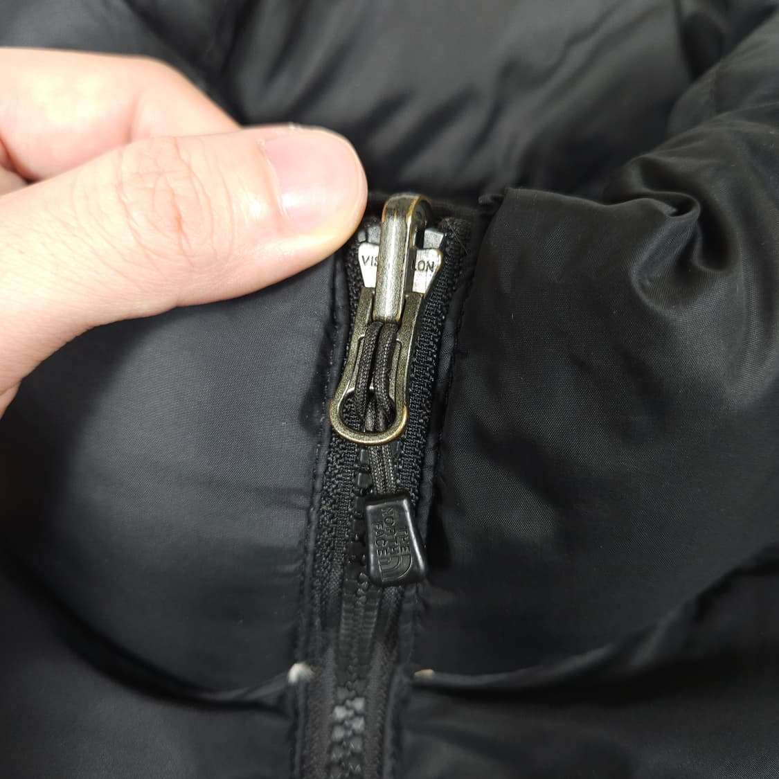 노스페이스 700 눕시 패딩 블랙 상품이미지3