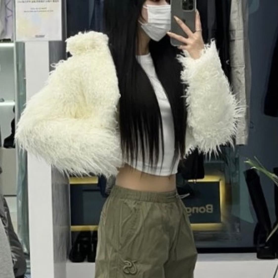 어글리쉐도우 크롭 퍼자켓 화이트 상품이미지2