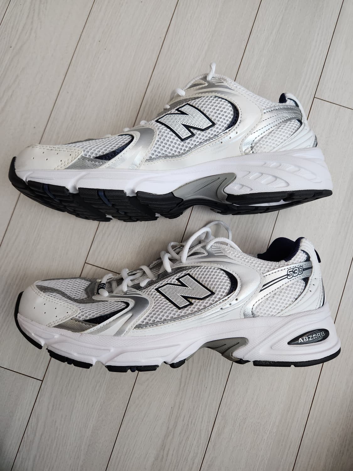 뉴발란스 운동화 530 화이트인디고 MR530SG 사이즈275

오염 하 상품이미지5