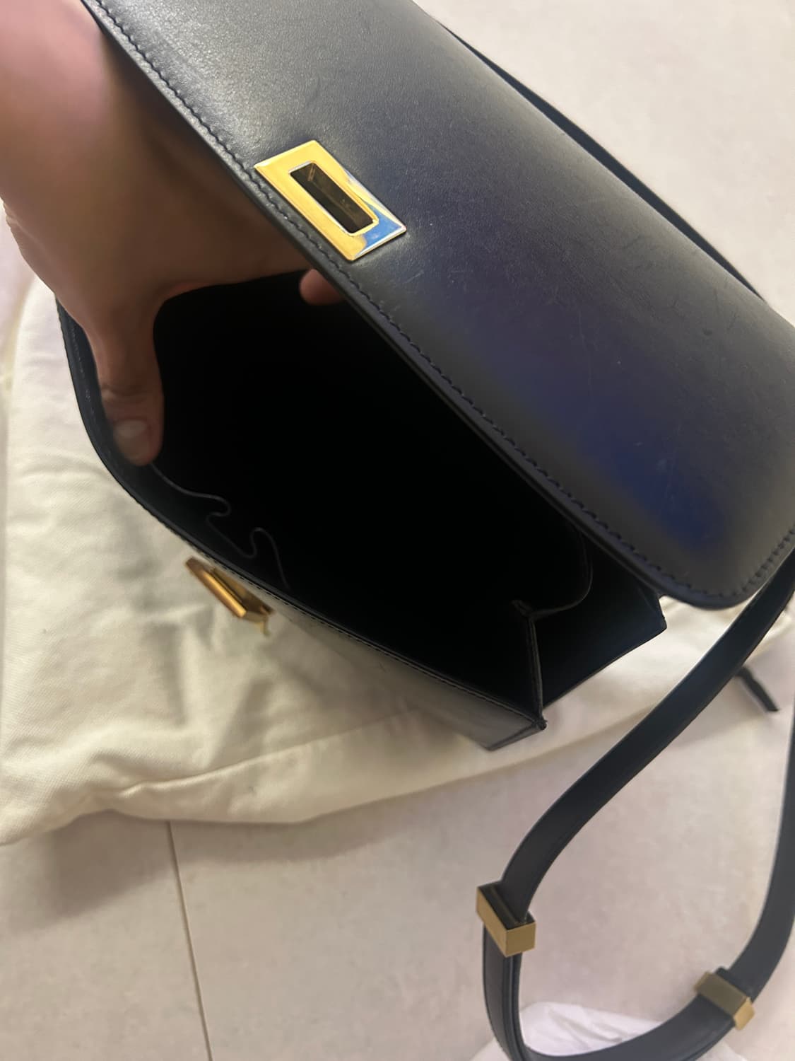 셀린느 클래식 박스 백 블랙 미디엄 금장 상품이미지5