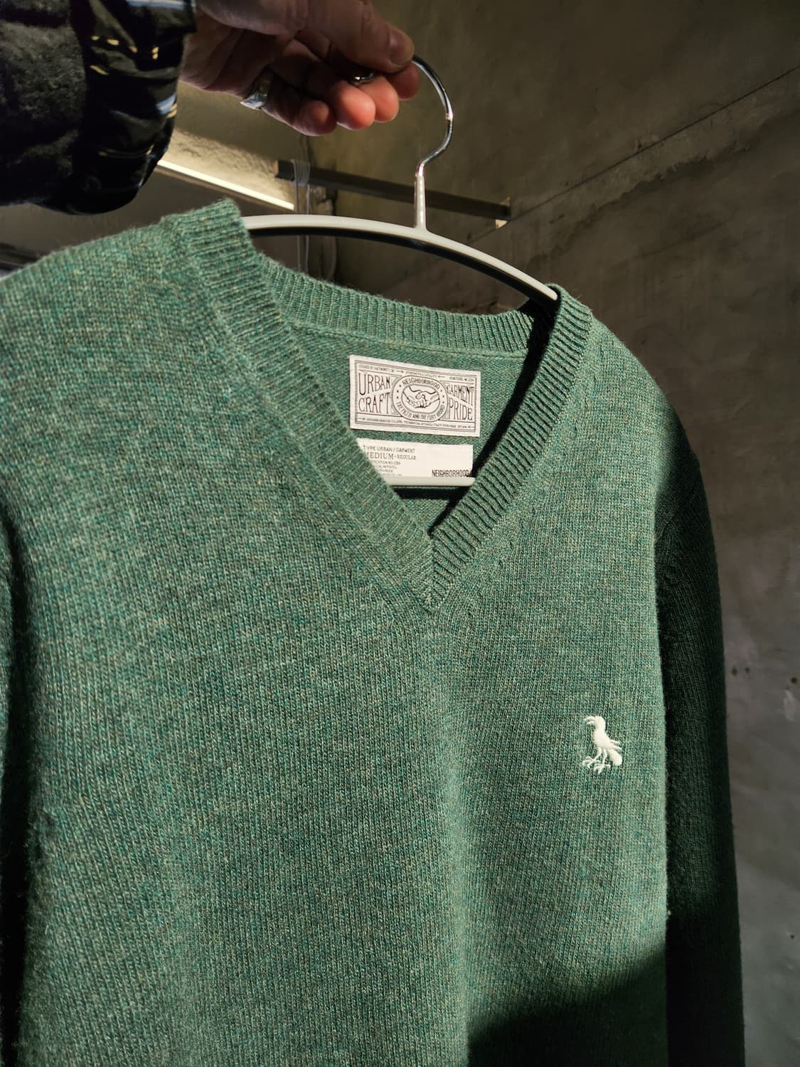 네이버후드 크로우 클래식 브이넥 울 니트 상품이미지3