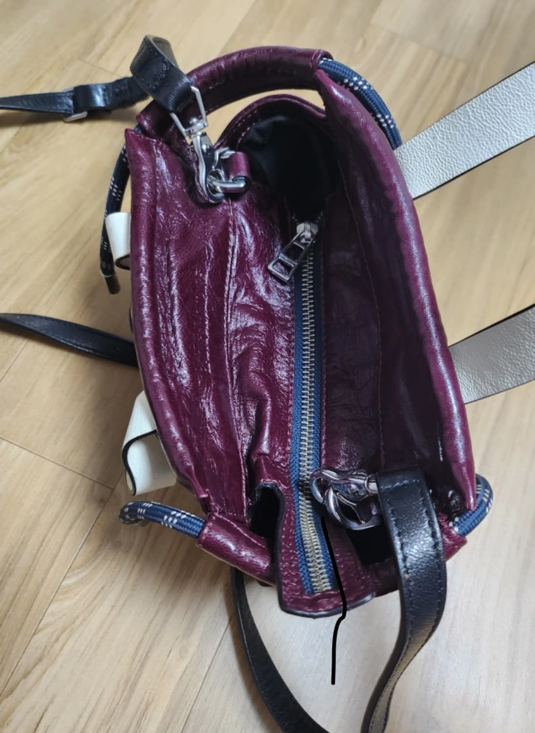 쟈딕앤볼테르 Zadig & Voltaire 레더백  상품이미지2