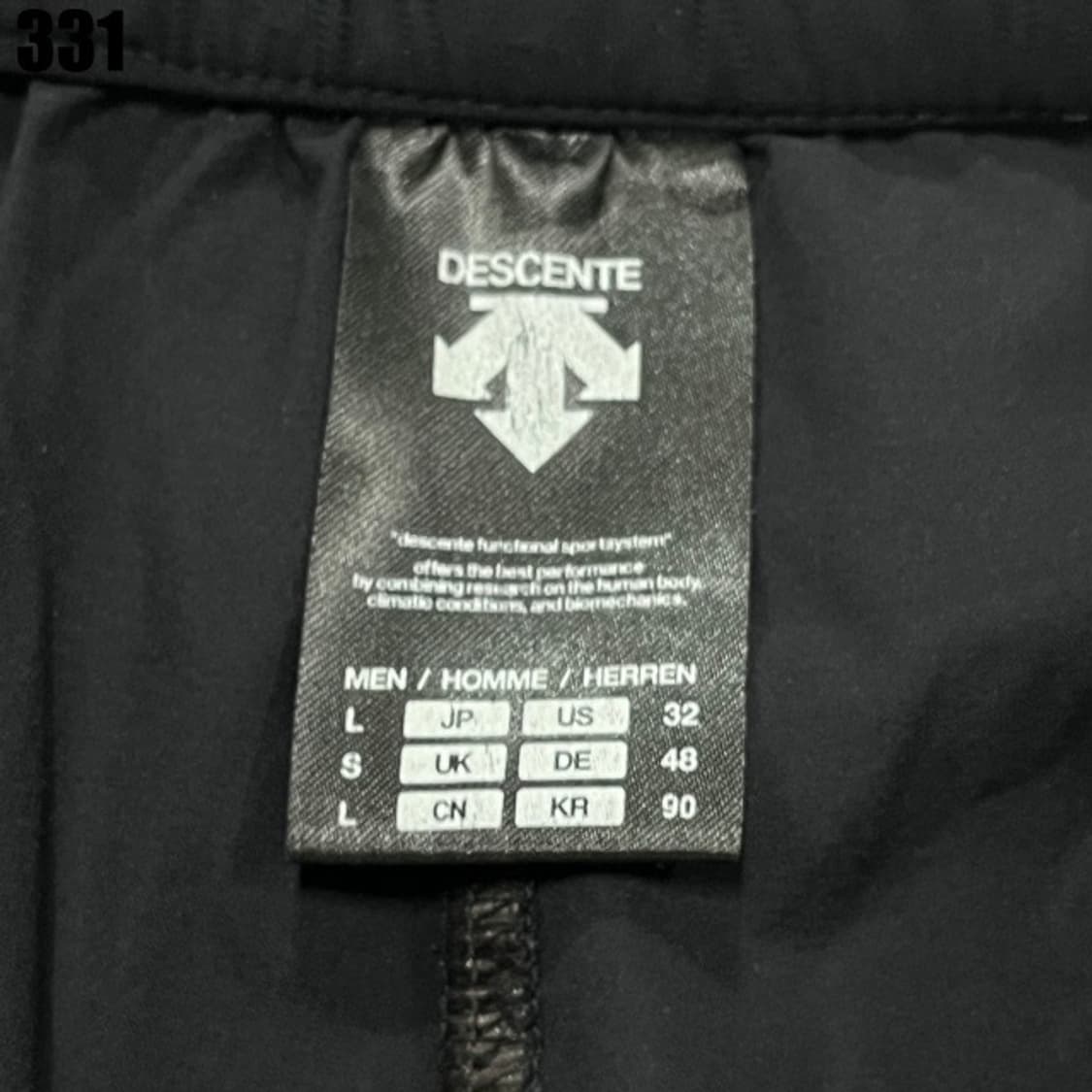 데상트 블랙 반바지  상품이미지2