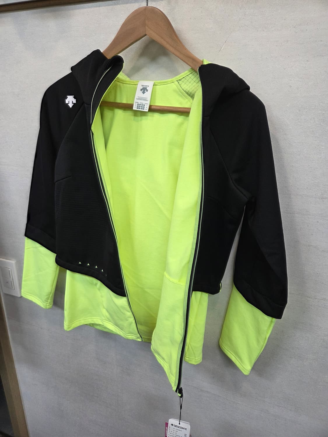 데상트 여성 하이브리드 러닝 레이어드 기능성 후드집업 85 상품이미지7