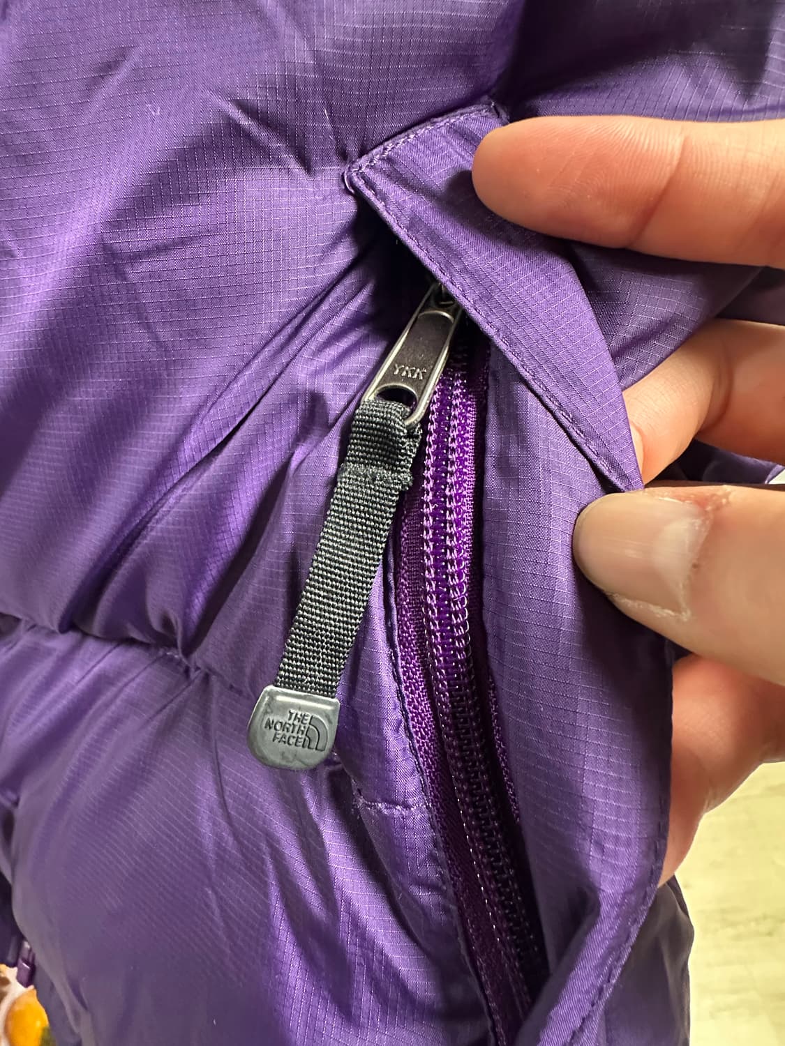 NORTHFACE 노스페이스 퍼플 중앙 로고 조끼 패딩 상품이미지4