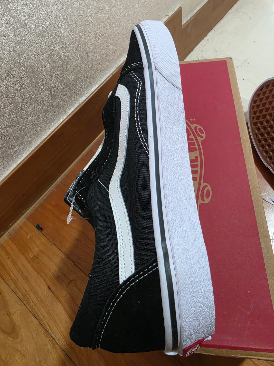 새상품)반스 올드스쿨 블랙 / 화이트 스니커즈 275 상품이미지4