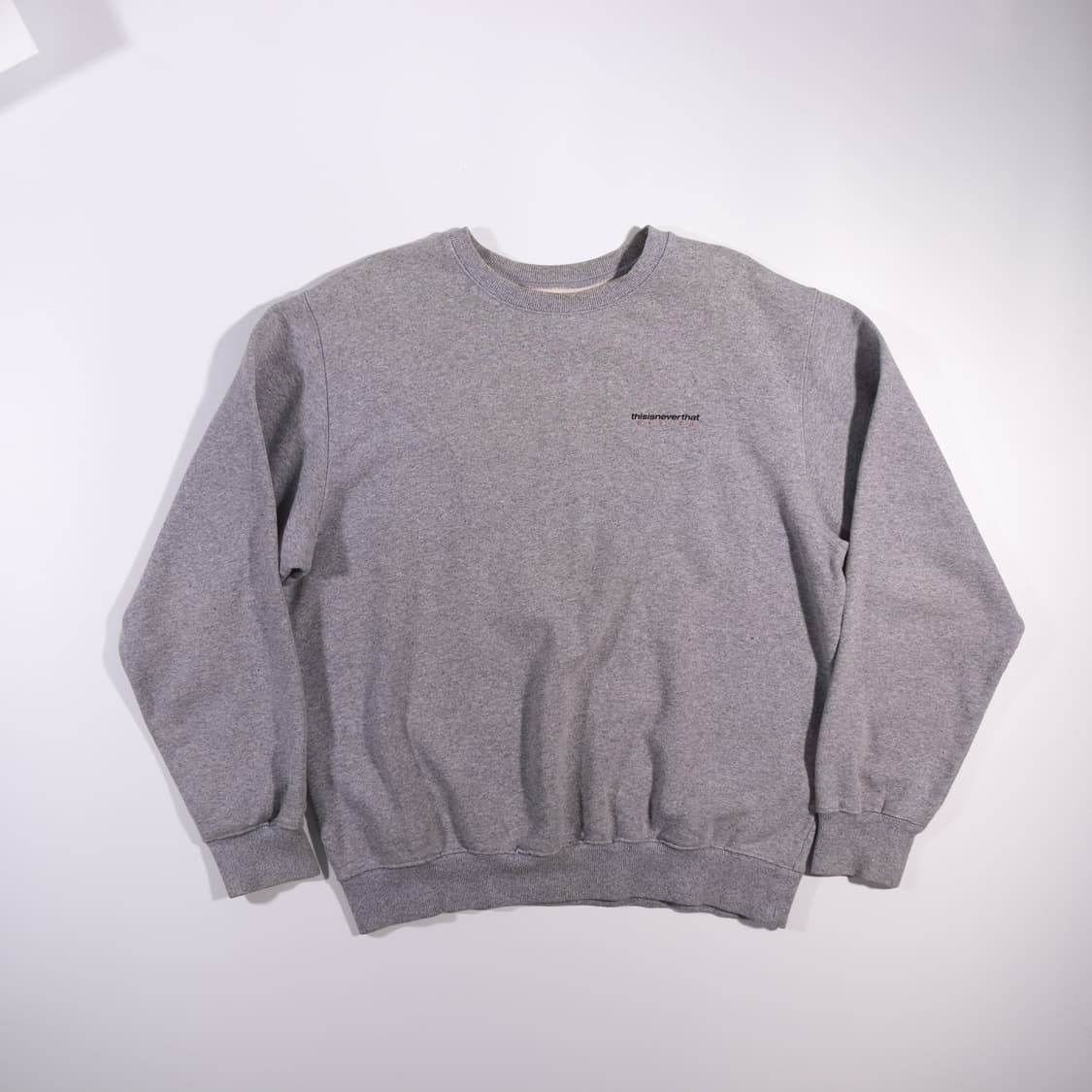 디스이즈네버댓 로고 맨투맨 B242 상품이미지1