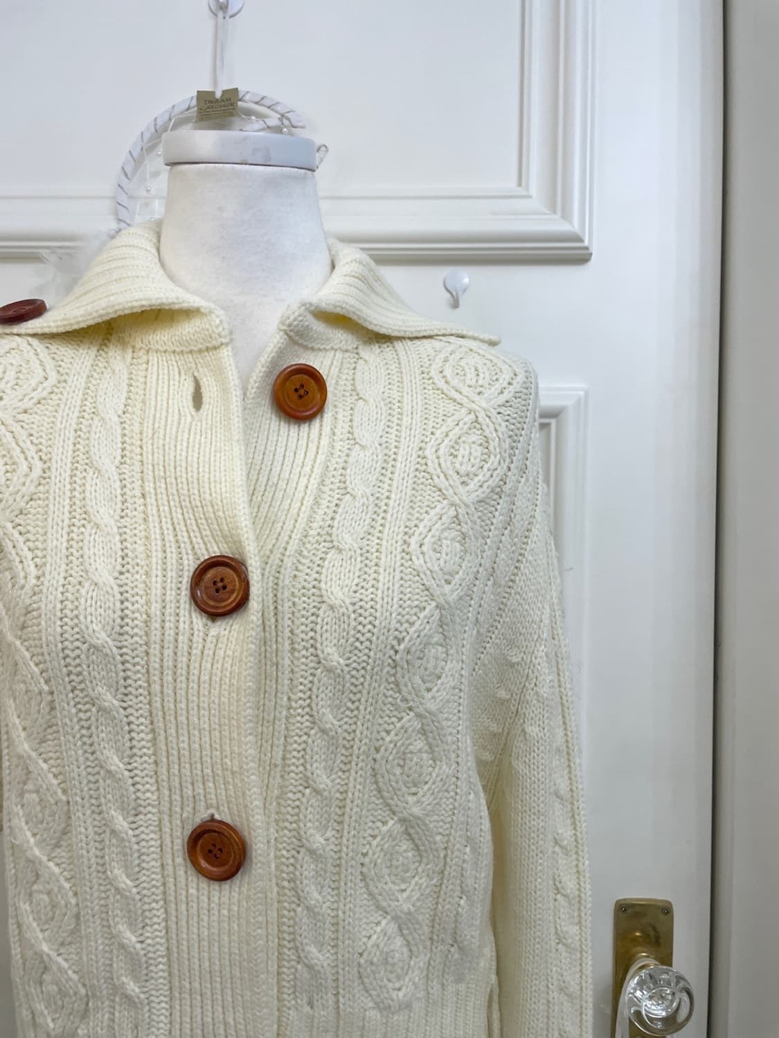 lemon cream wood button long cardigan 상품이미지6