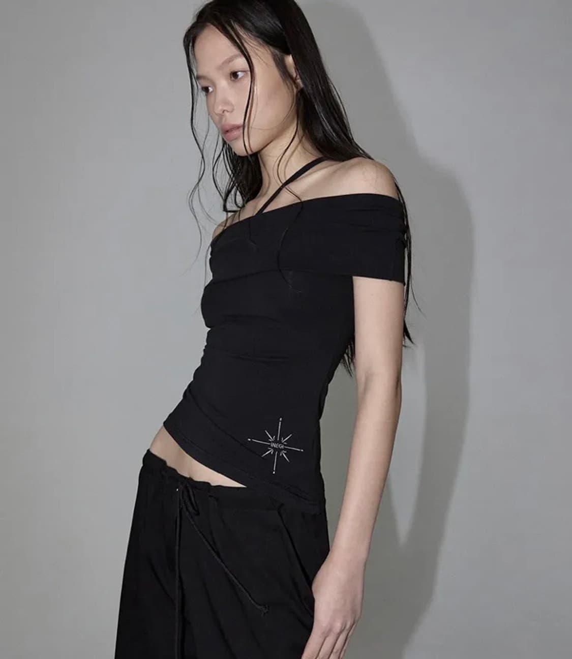 이네기 오프숄더 Embrace Off-Shoulder Top  상품이미지2