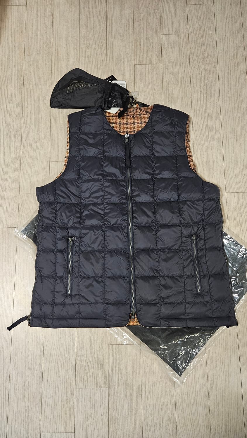 TAION x Universal Works Reversible Dark  상품이미지1