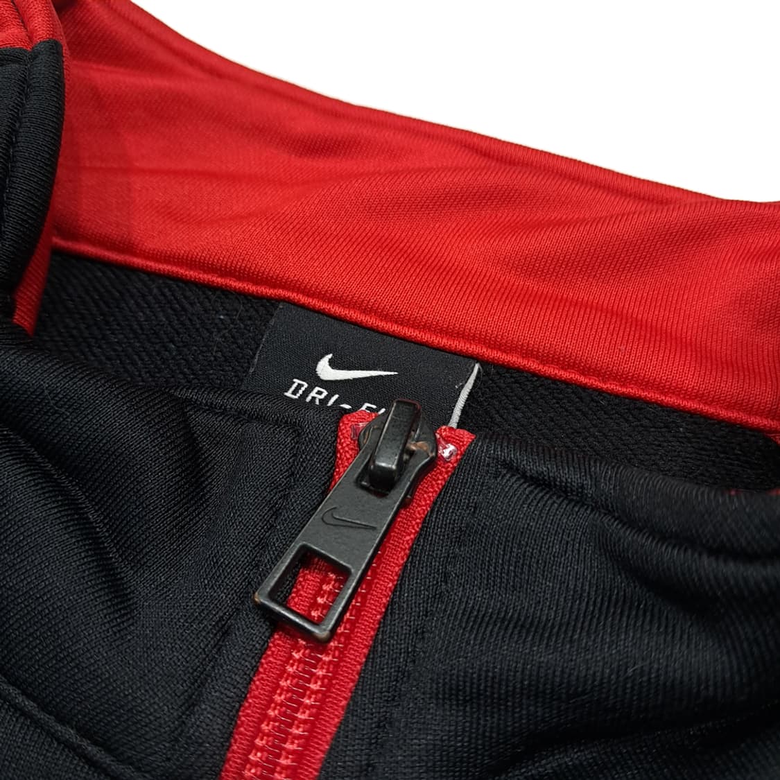 CK103 2XL 나이키 블랙&레드 드라이핏 스우시 집업 자켓 상품이미지4