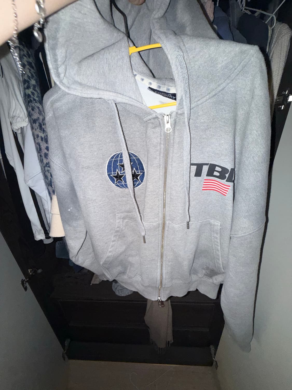 톰스벌스데이 TBD 월드로고 스프레이 후드집업 그레이 상품이미지2