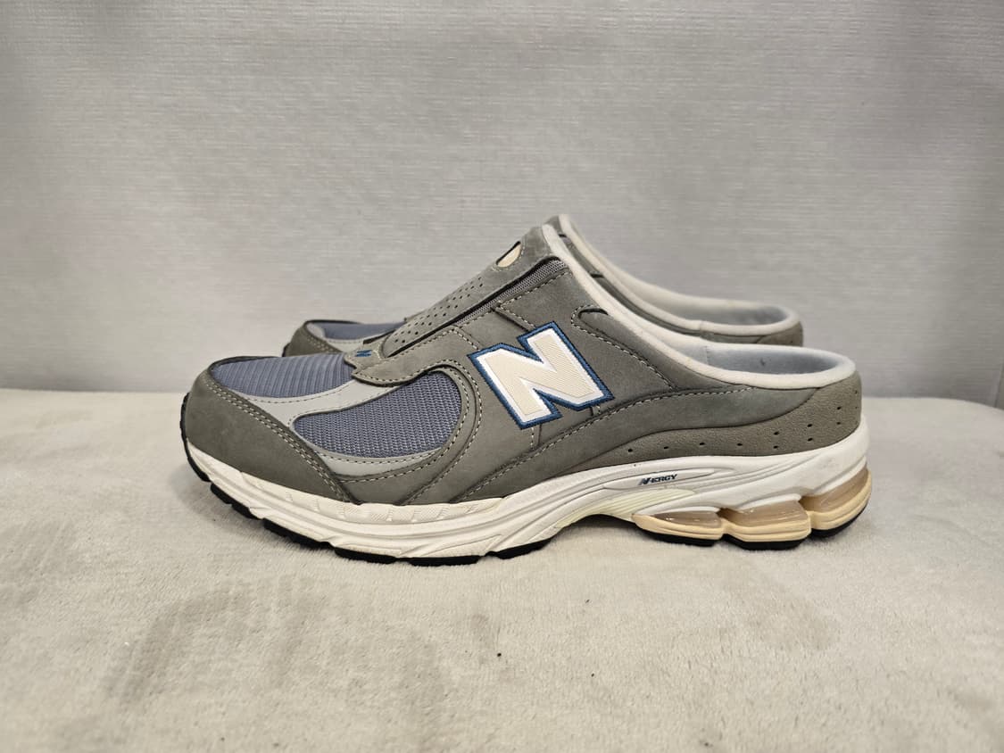 뉴발란스 2002R 뮬 레인클라우드 슬리퍼 회색 270 상품이미지1