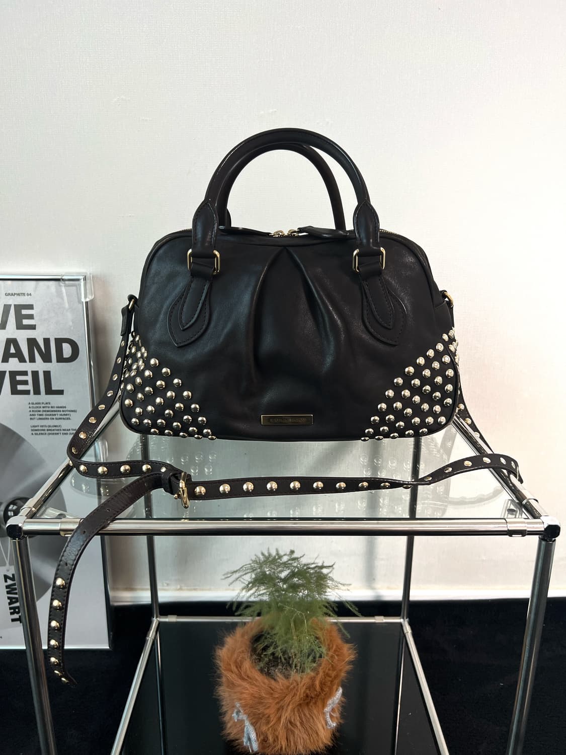 버버리 프로섬 스터드 숄더백 상품이미지1