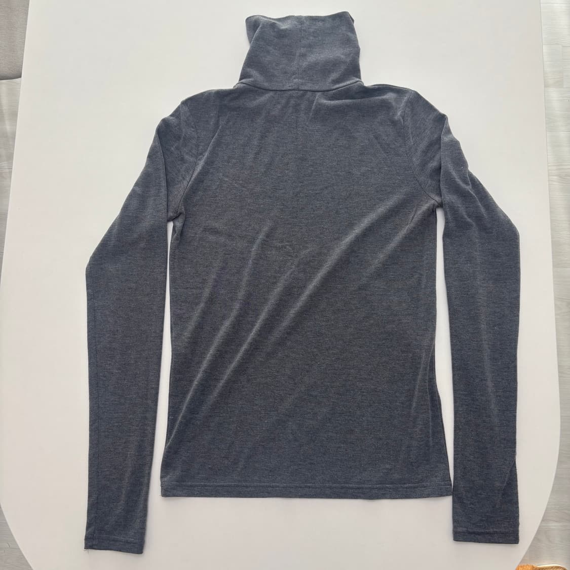 블랙업 회색 목폴라 티셔츠 상품이미지2