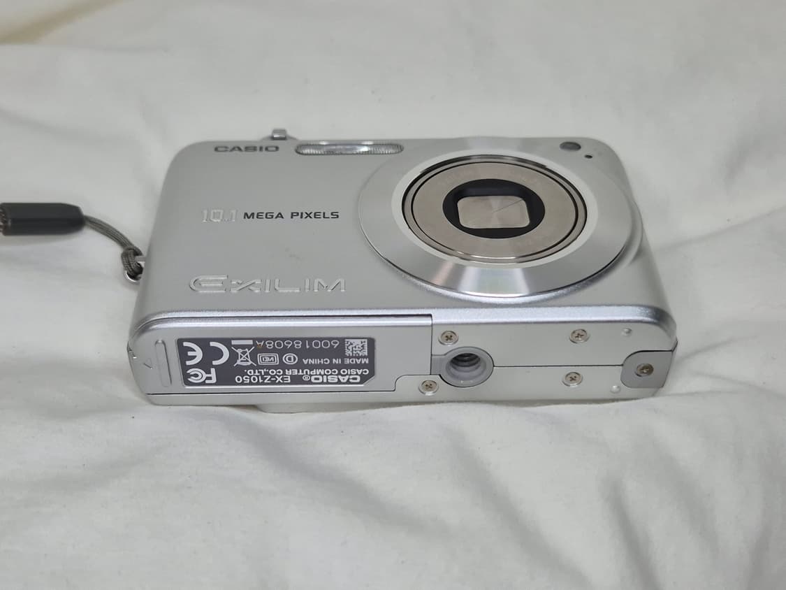 작례)르세라핌 은채픽✨️ 카시오 엑슬림 z1050 실버 판매합니다 🔮 상품이미지5