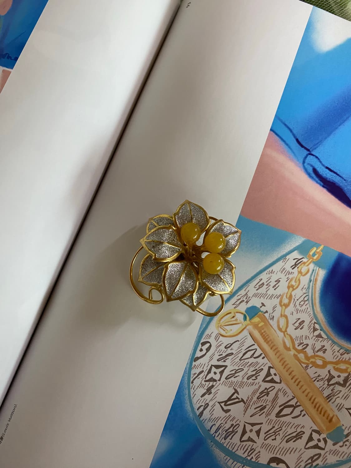 옐로우 비즈 & 골드 플라워 빈티지 브로치 상품이미지1