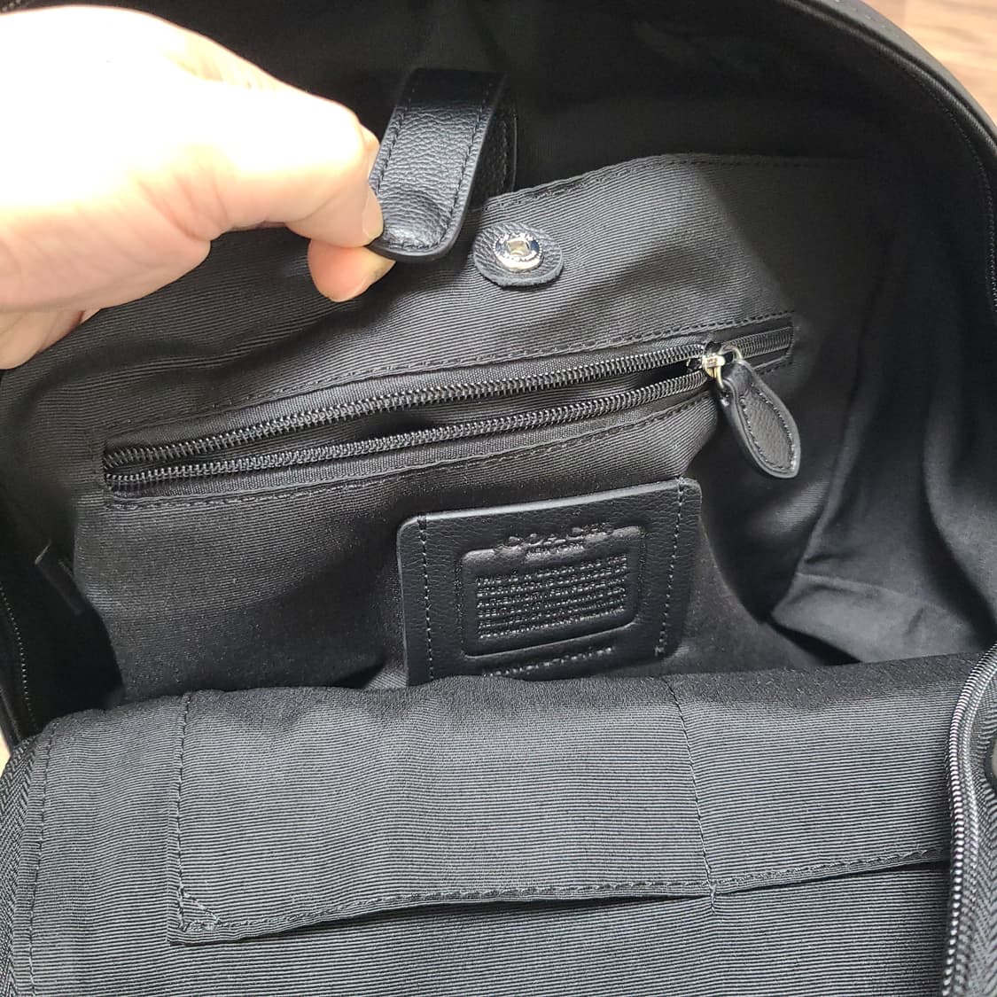 코치 찰스 레더 천연 소가죽 백팩 가방 상품이미지9