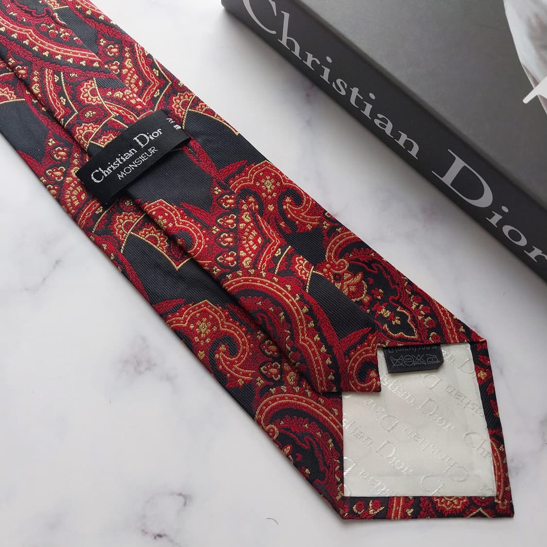 디올 실크 레드&블랙 페이즐리 넥타이 9.5cm A+등급 K1273
 상품이미지9