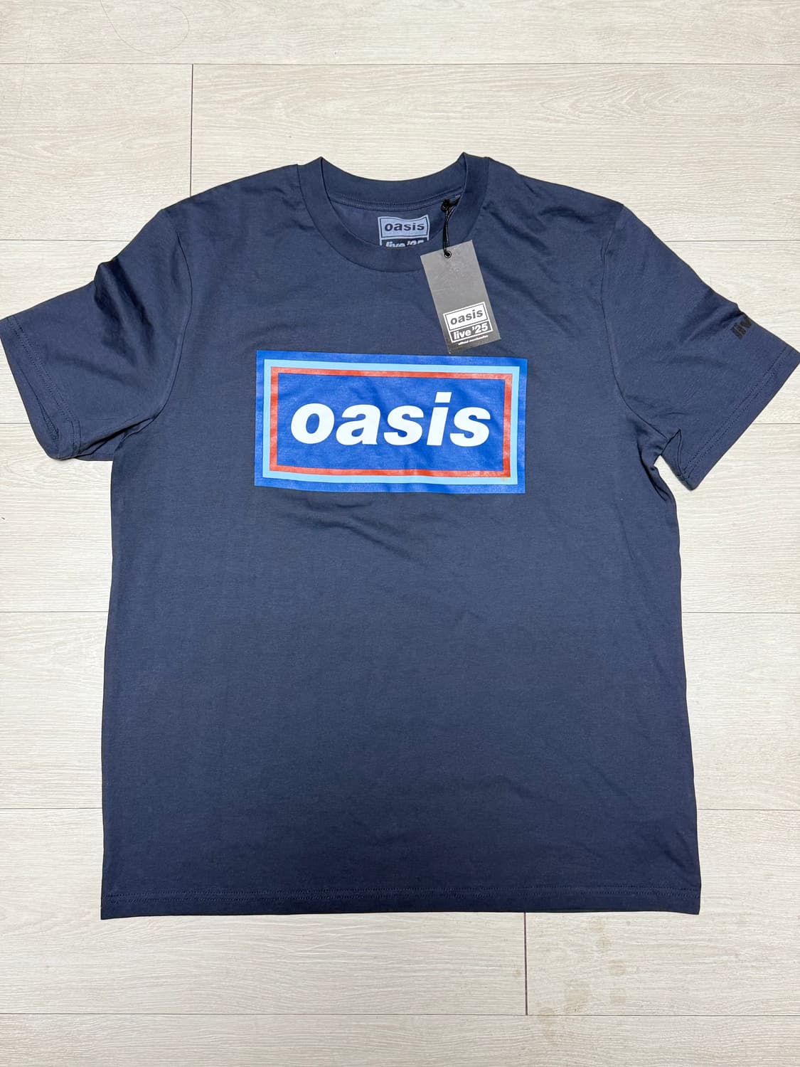 오아시스 라이브25 공식 96‘ 레트로 로고 티셔츠 다크네이비 상품이미지1