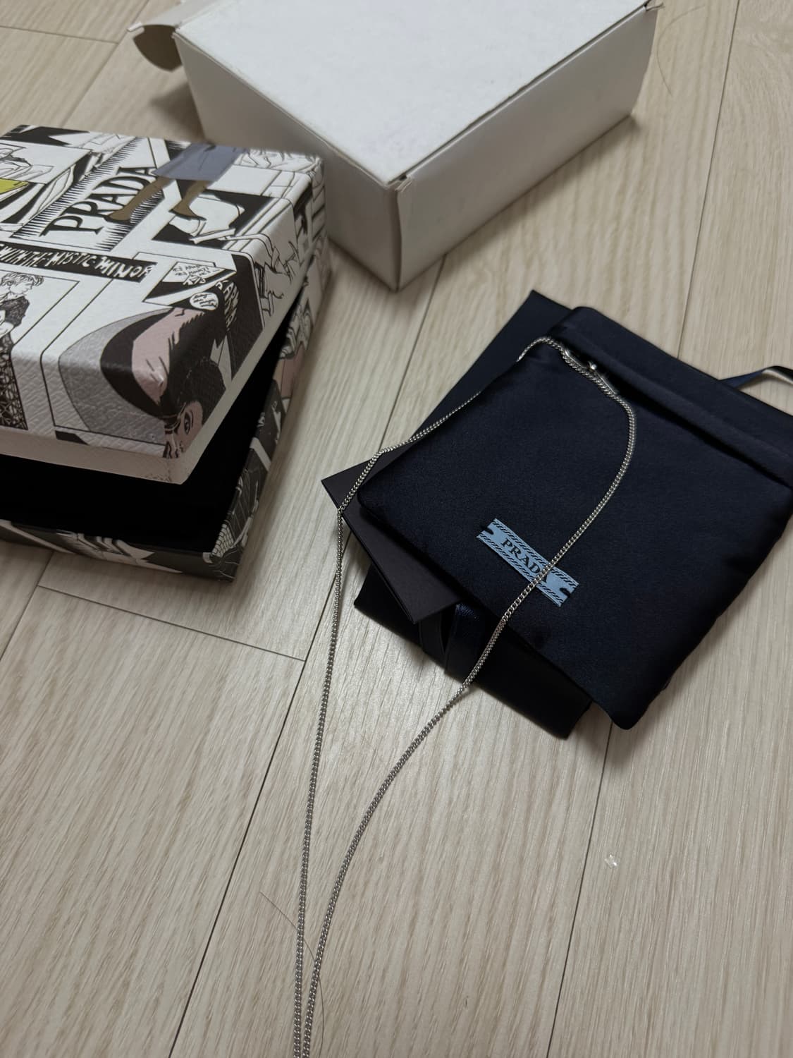 [os] 프라다 입술 목걸이 상품이미지3