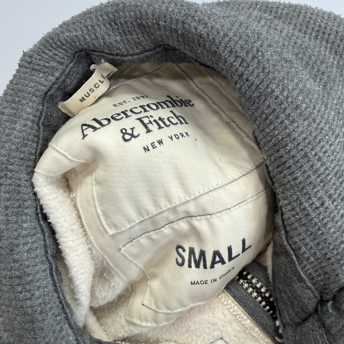 Abercrombie 아베크롬비 크림 화이트 자수 후드집업 상품이미지7