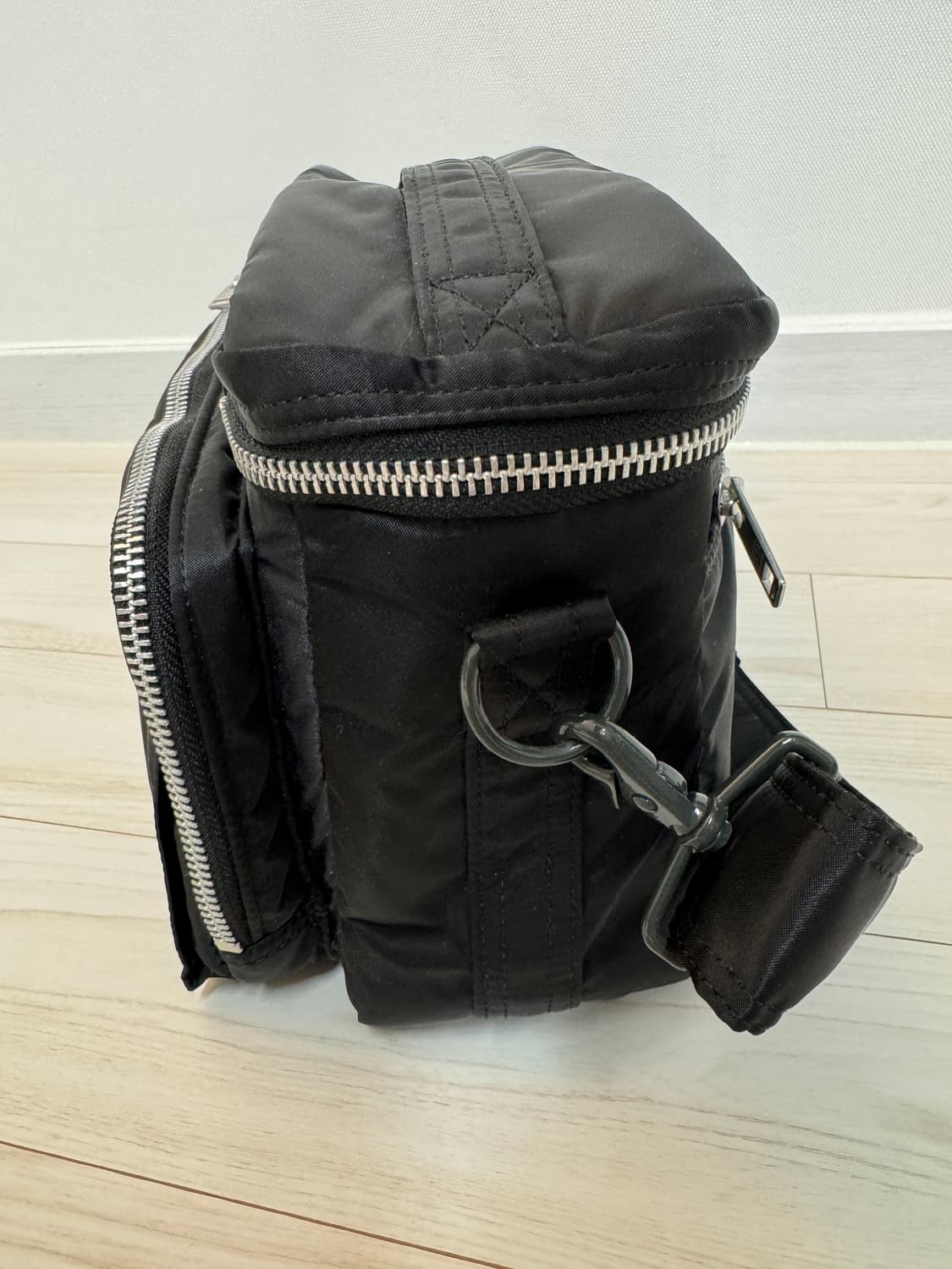 강민경 포터 탱커 카메라 백 블랙 상품이미지3