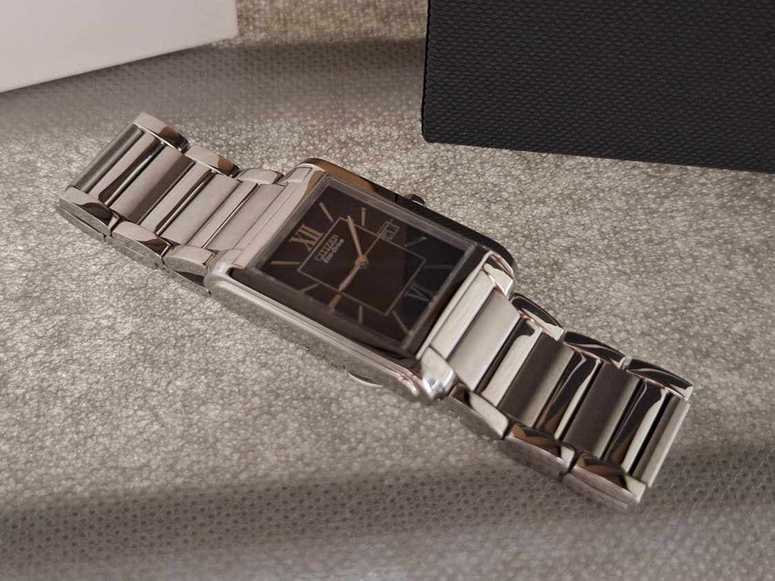 시티즌 탱크 에코드라이브 모델 판매합니다 상품이미지7