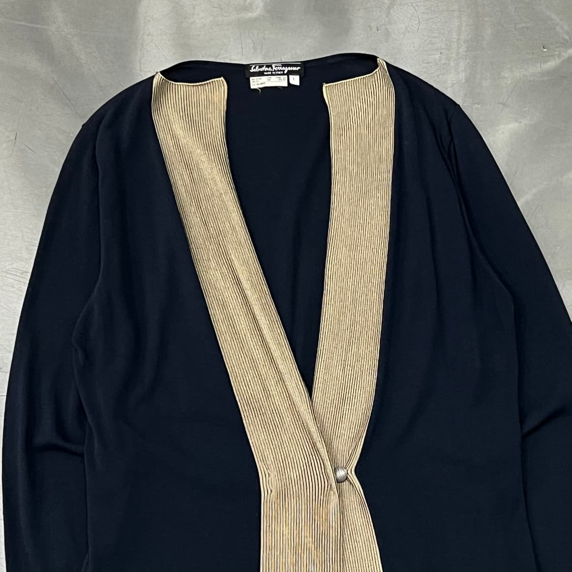  살바토레 페레가모 배색 가디건 y16336 상품이미지3