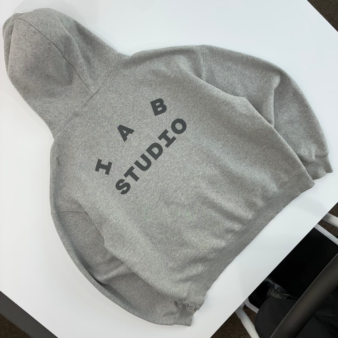 IAB STUDIOS 아이앱 스튜디오 현대 모비 후드티 상품이미지2