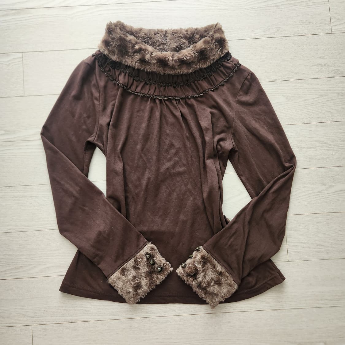 엑시즈팜 라떼갸루 퍼 장식 긴팔 티셔츠 갸루 상품이미지1