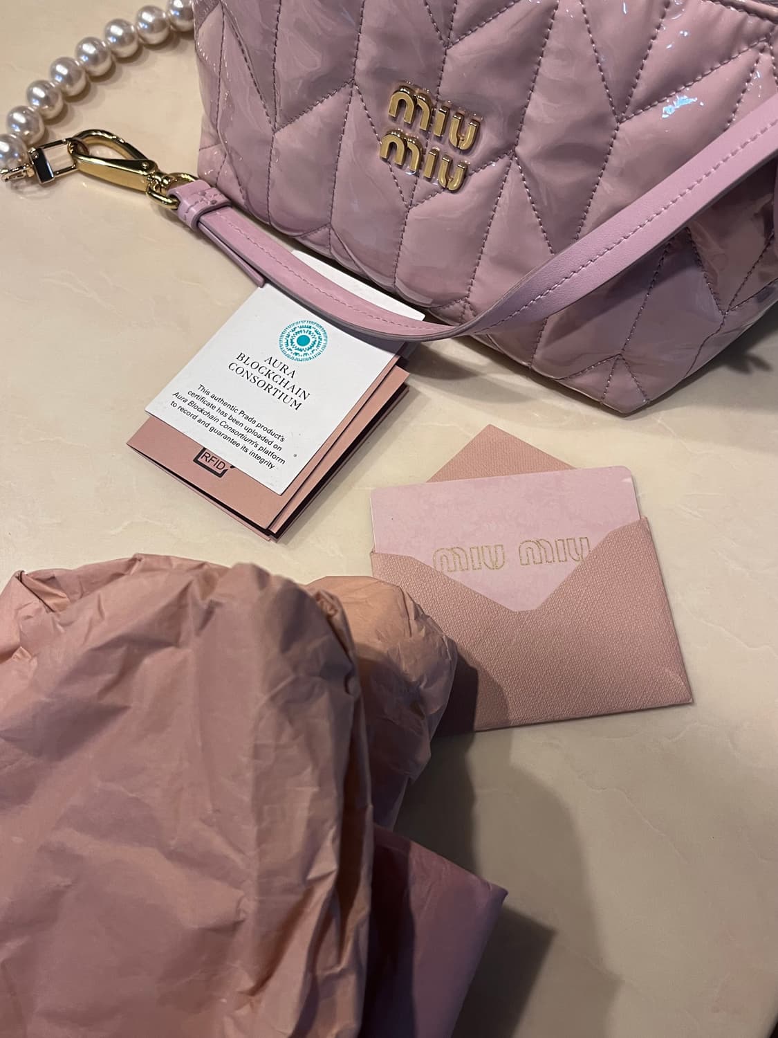 미우미우 마테라쎄 핑크 숄더 백 상품이미지4