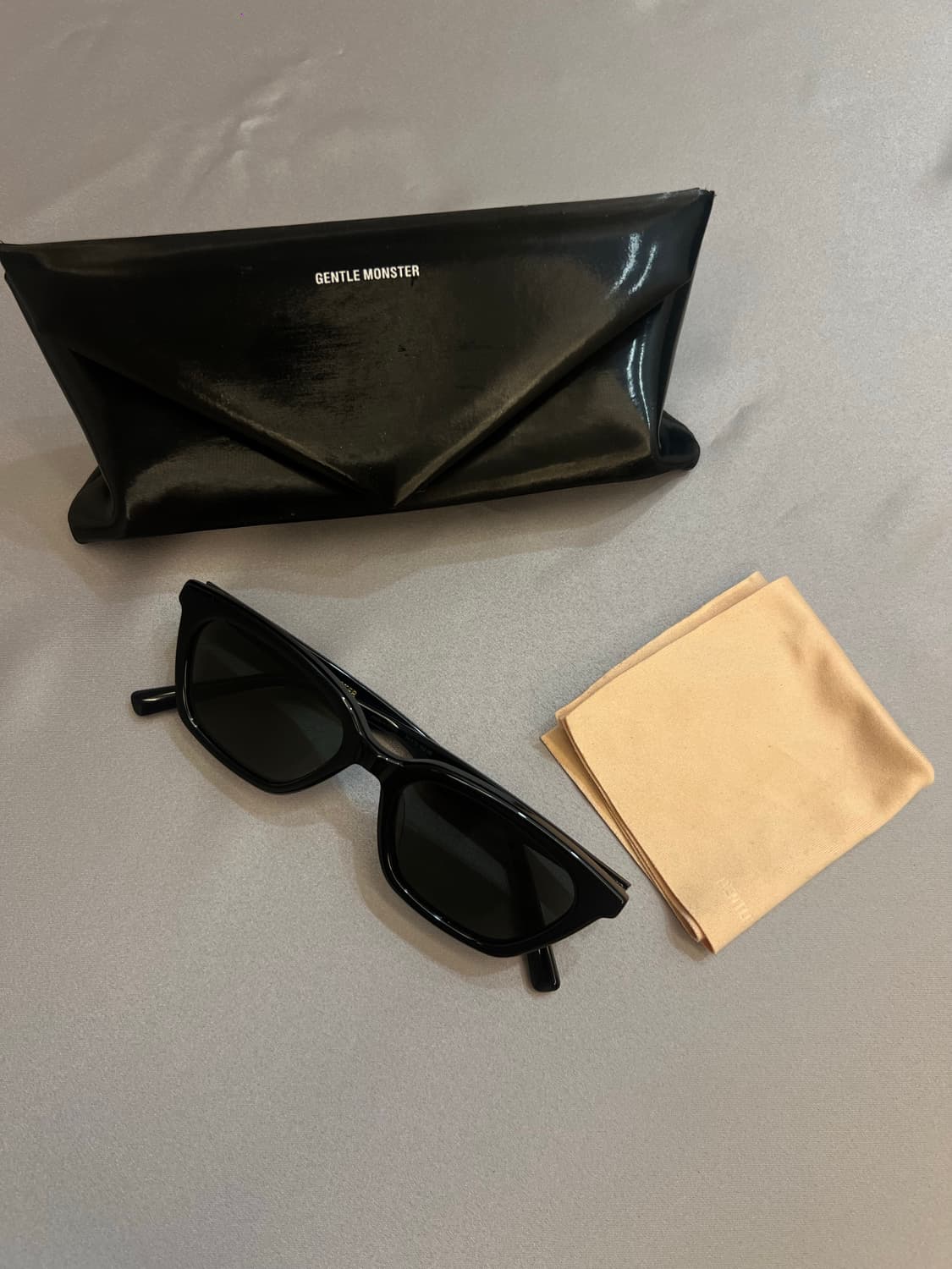 젠틀몬스터 LOTI BLACK 상품이미지1