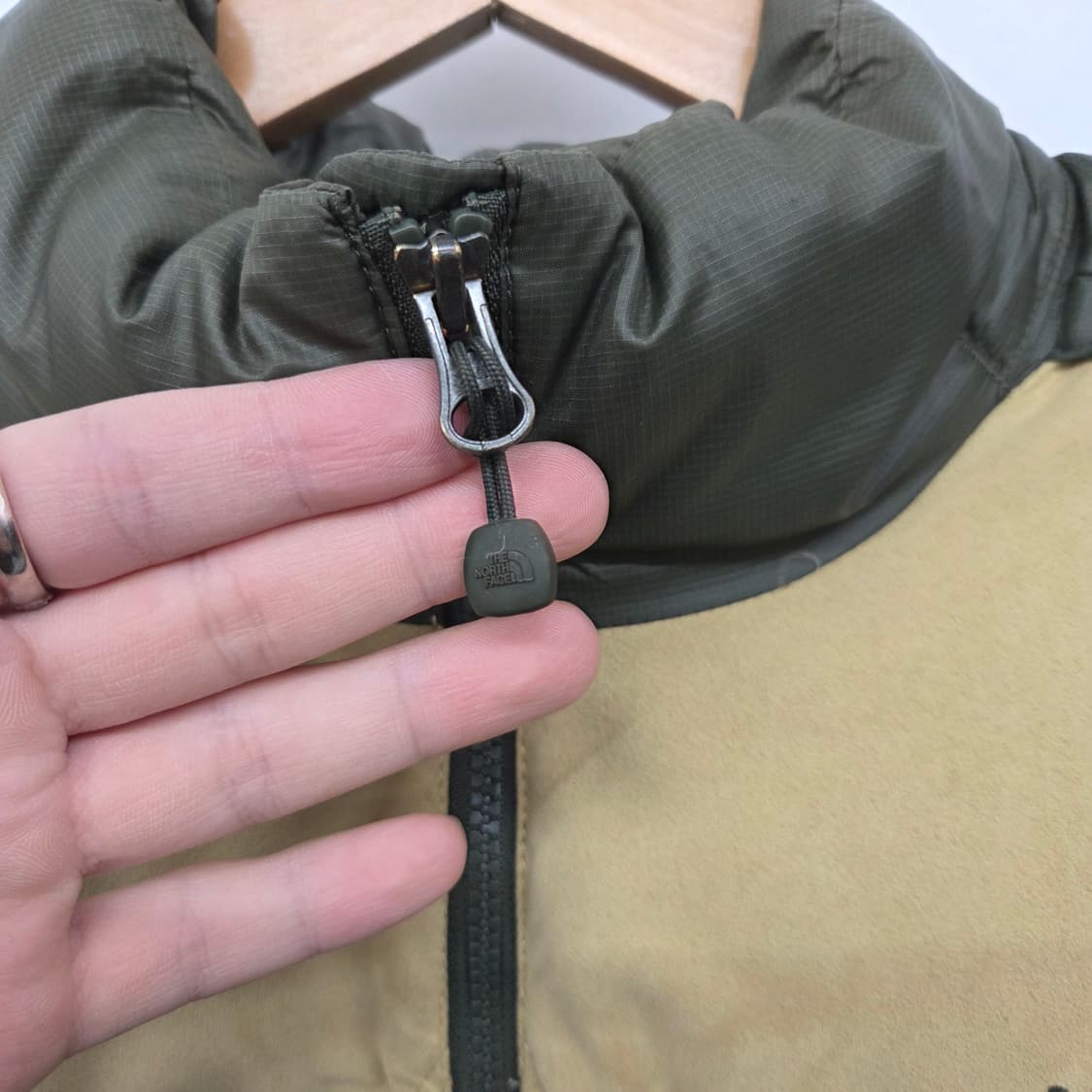 노스페이스 700 LTD 패딩 조끼 카키 XL 상품이미지3