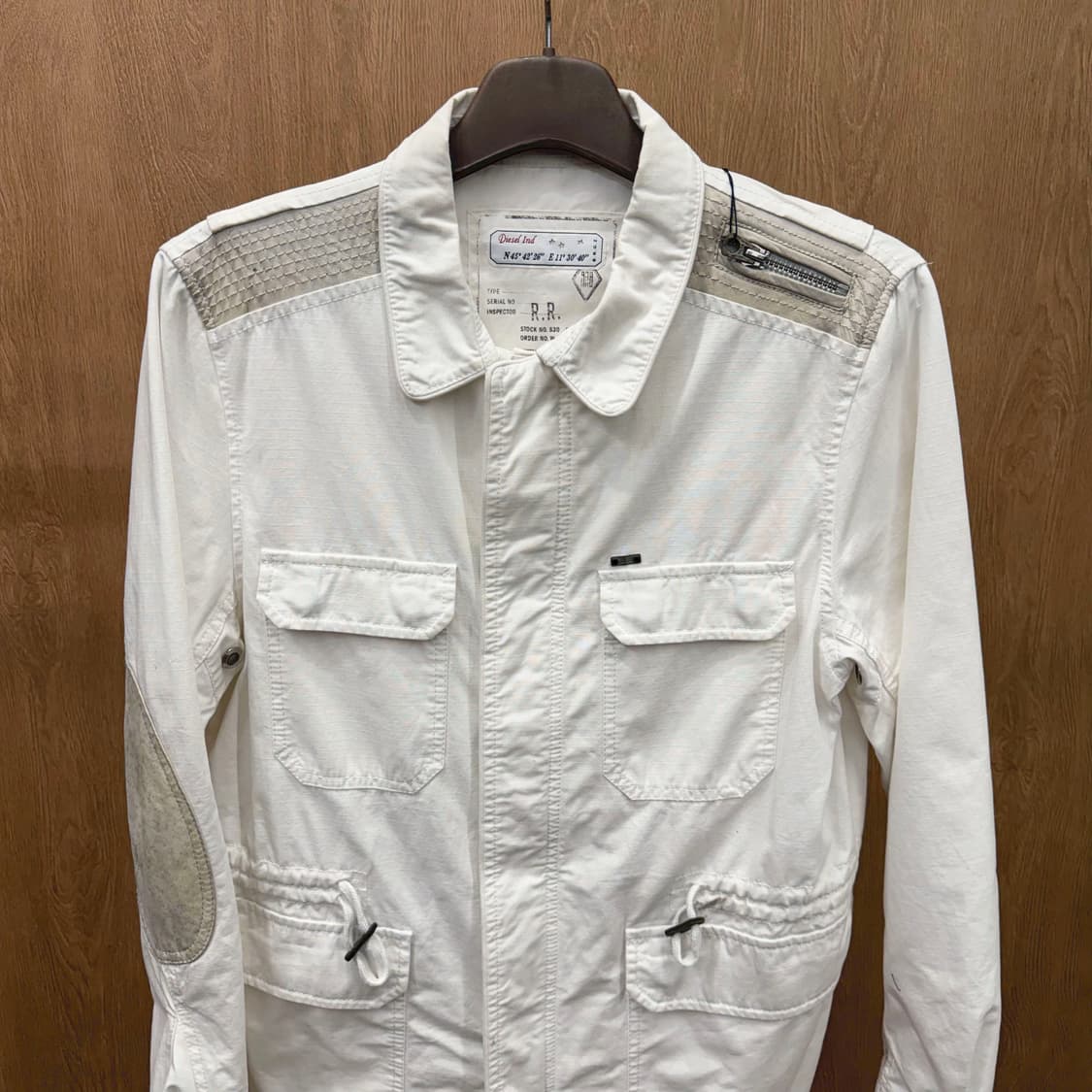 디젤 필드 자켓 숄더 램스킨 패치 웨이스트 스트링 디테일 아이보리 상품이미지4