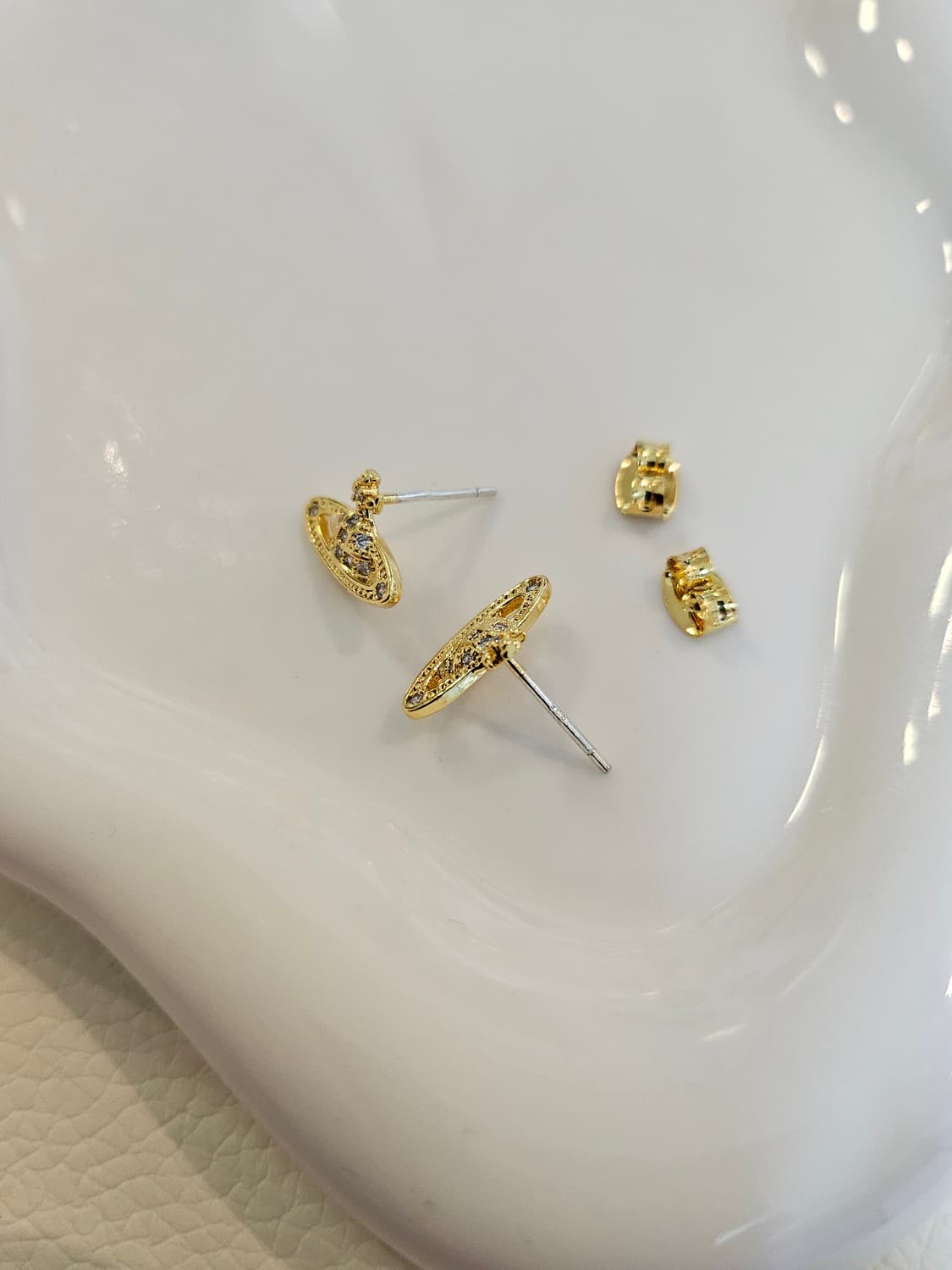 비비안웨스트우드 업사이클링 금장 미니 귀걸이 상품이미지3